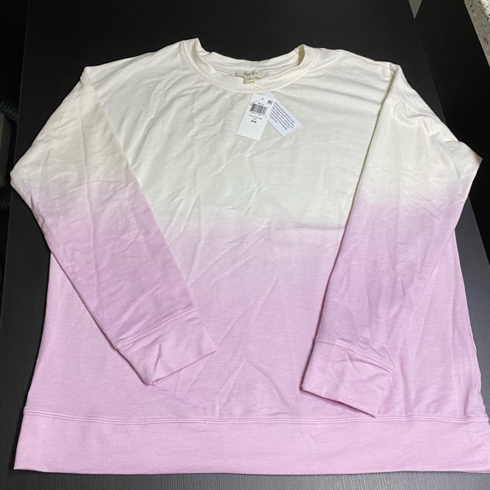 Round neck light sweater/shirt Kitten soft material generous fit (m)